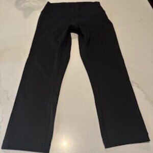 LuluLemon Align Crop 21" Capris.  Size 6